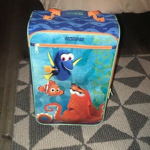 finding nemo kids size suitcase